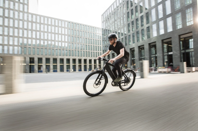 Mann auf Fahrrad